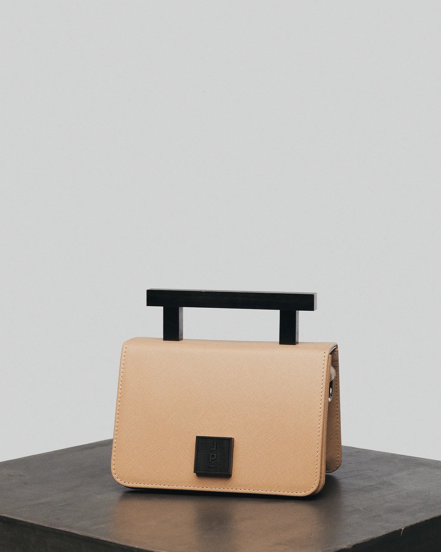 4bagb (Beige)