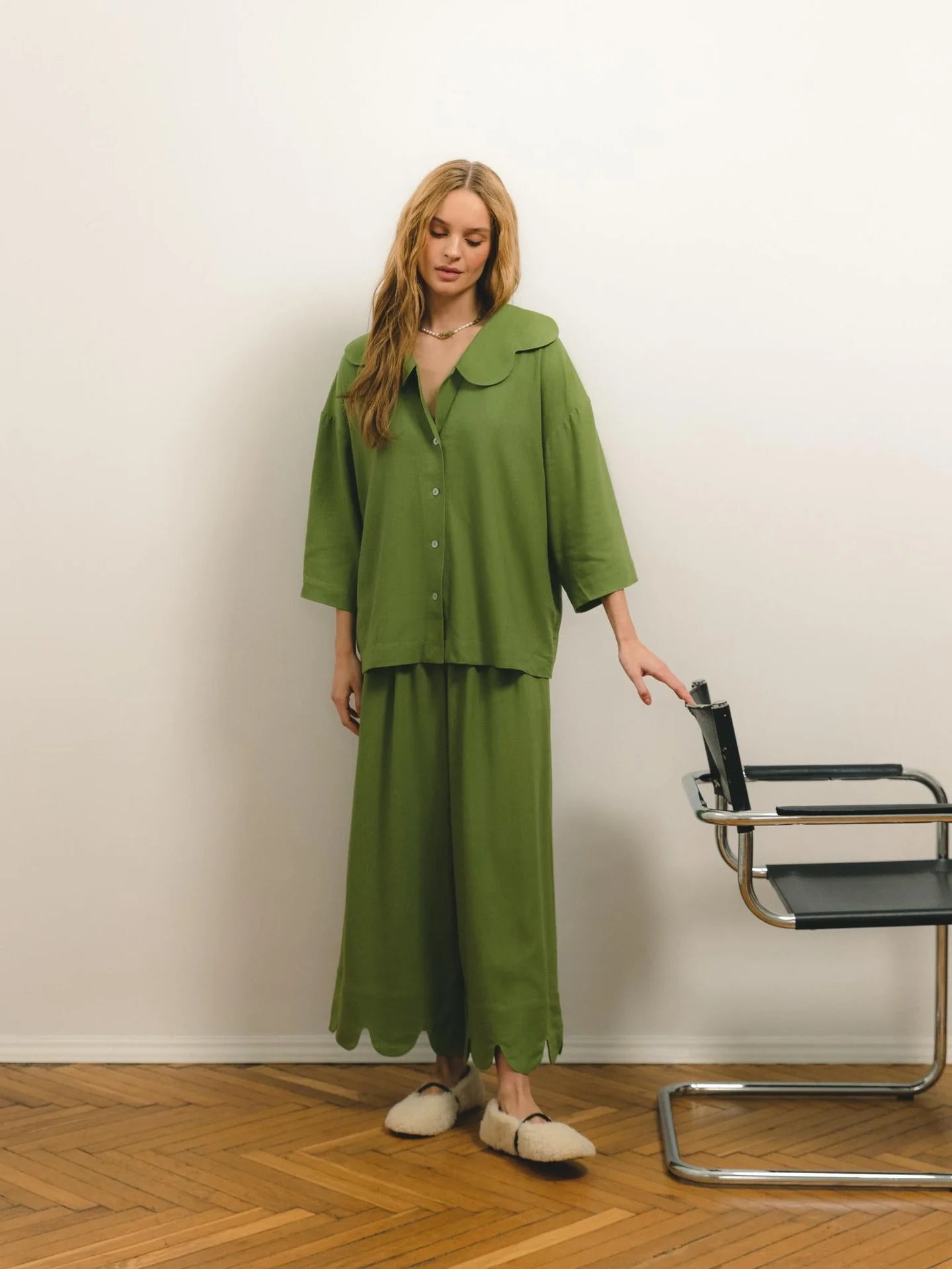 43 v (Green)