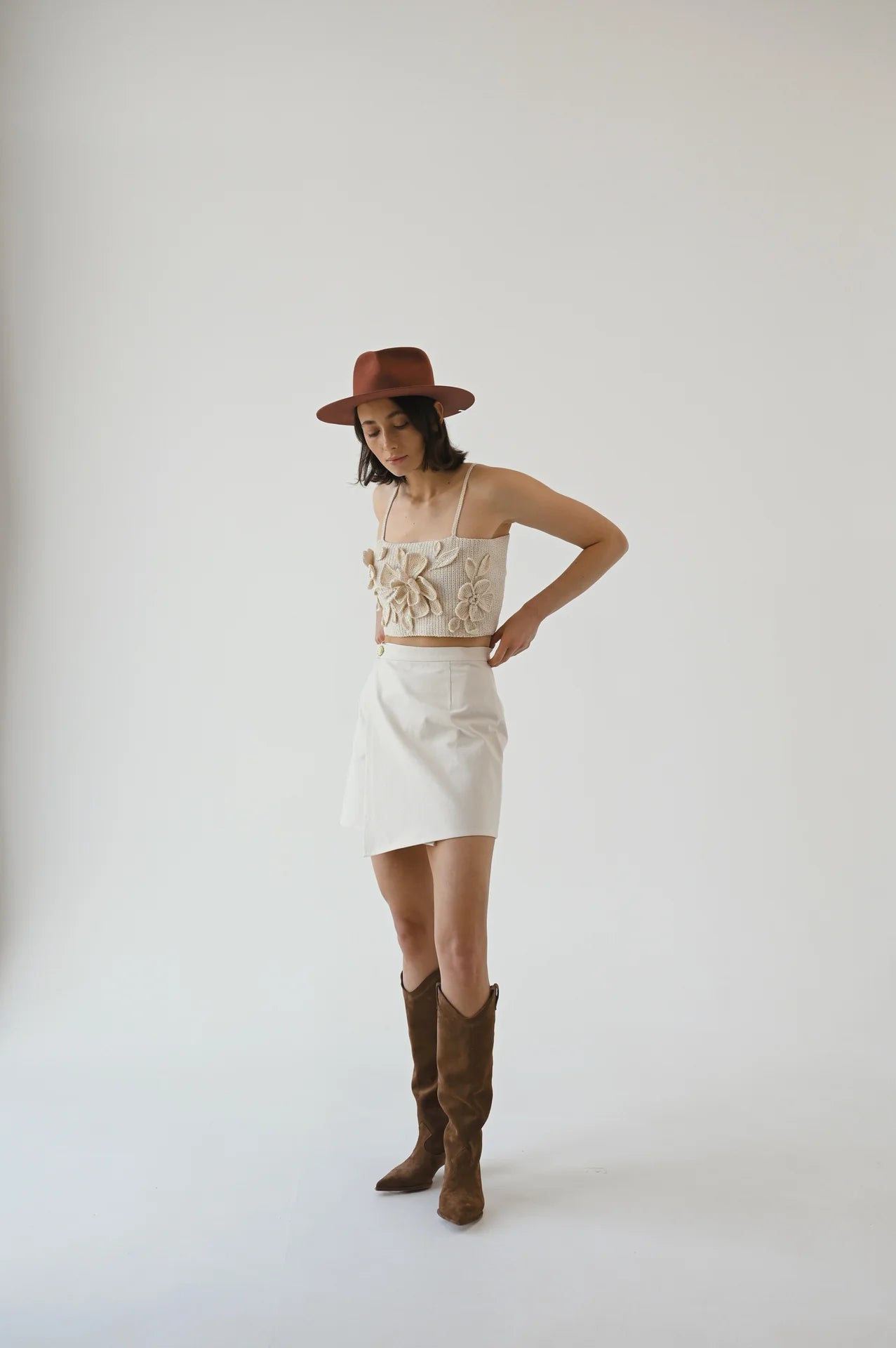 1 (Beige)