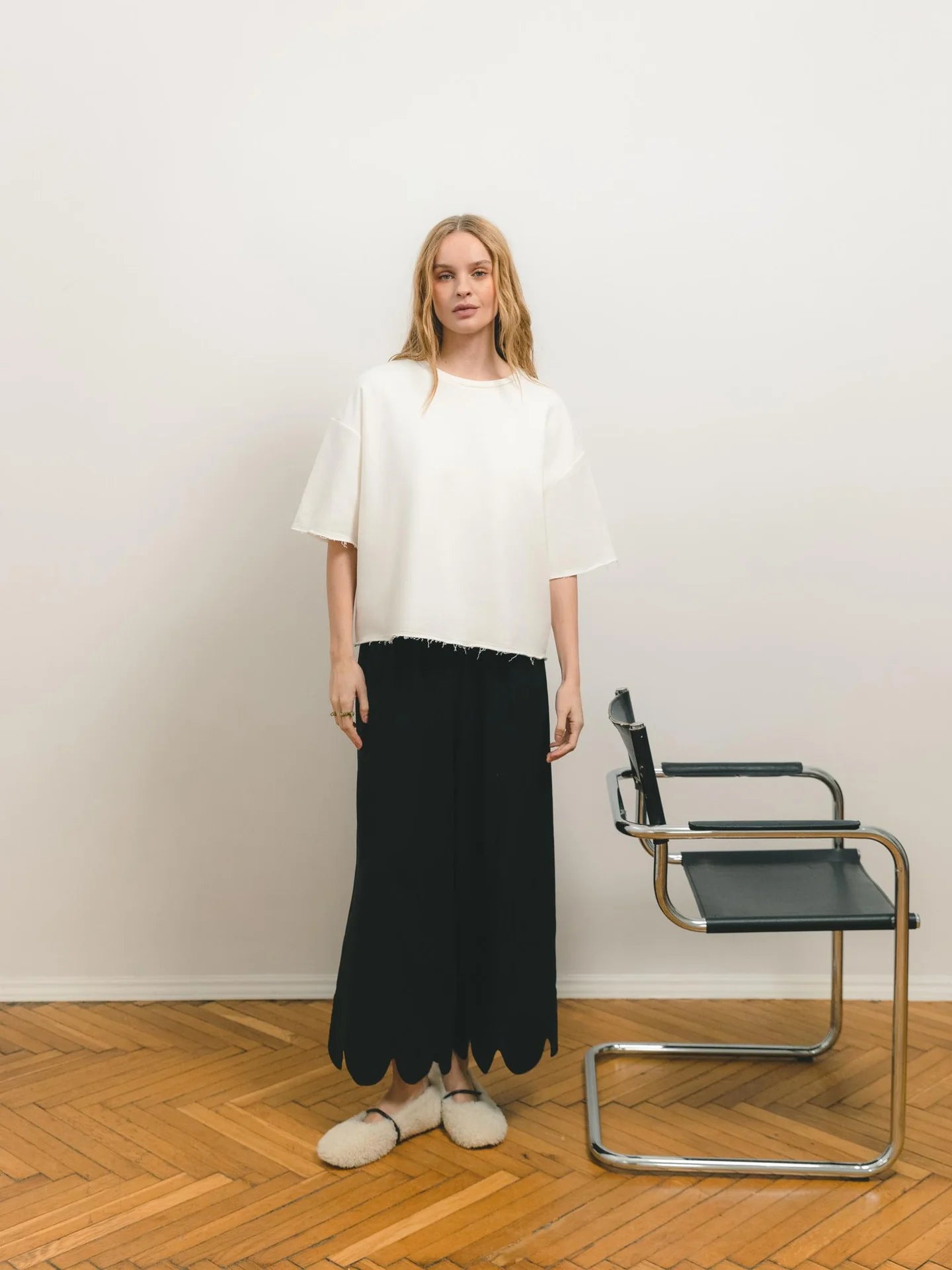 black skirt big (white)