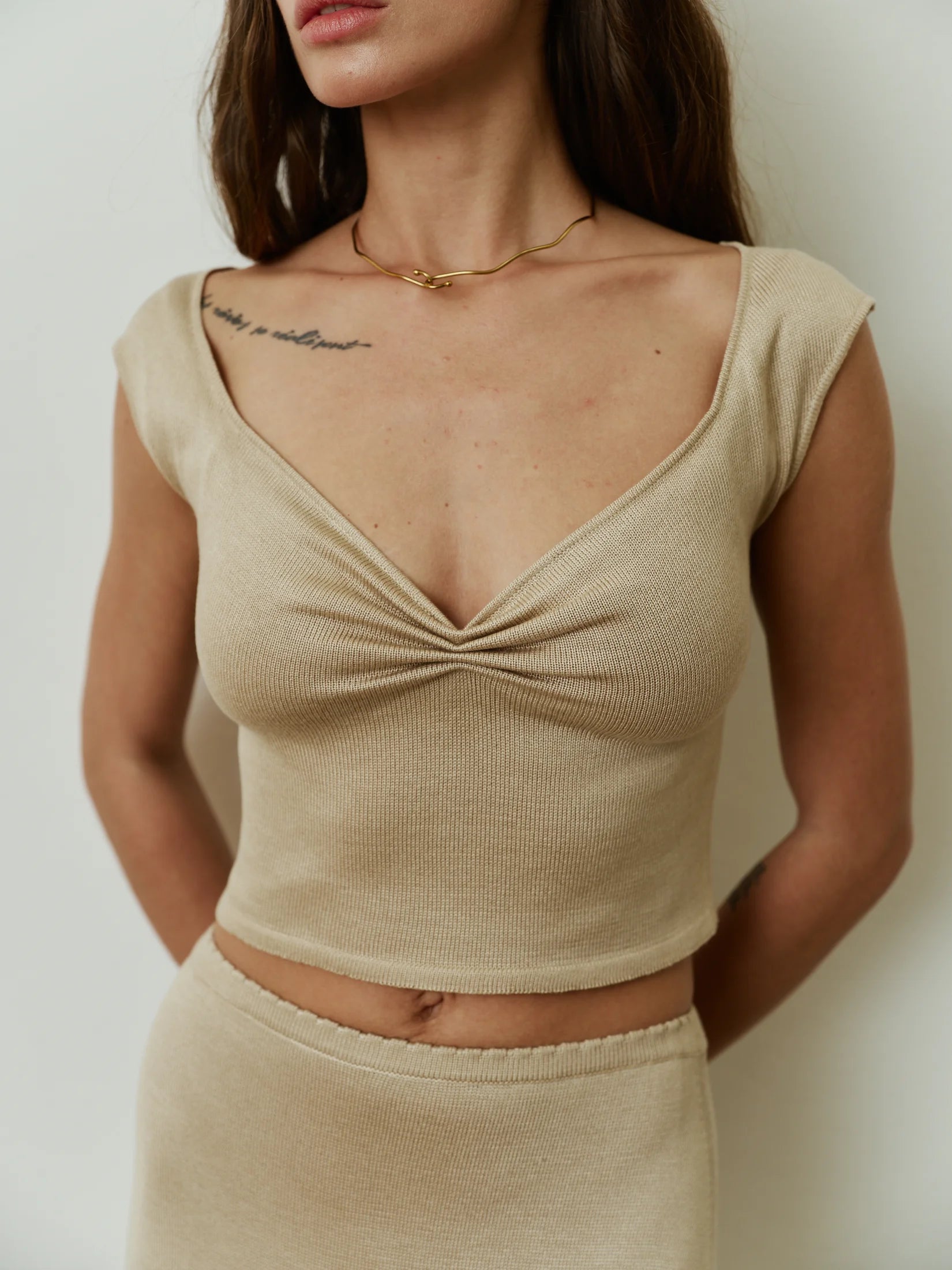 4beige (Beige)